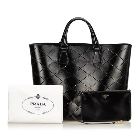 prada shopping tote vernice with accessories nero|Prada Vernice .